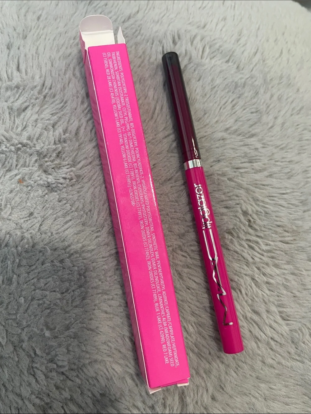 MAC Cosmetics Lipglaze Glossy Liner - Candy Yum-Yum Bright Pink